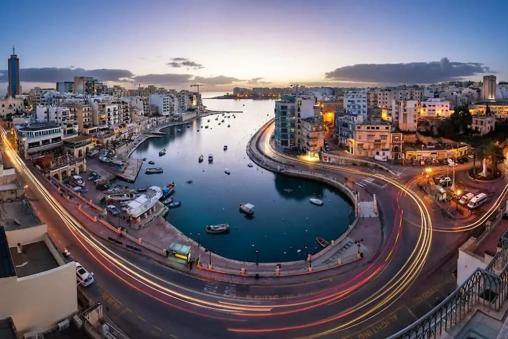 Lovely Seaview Two Bedroom Rental Unit In Tas-Sliema